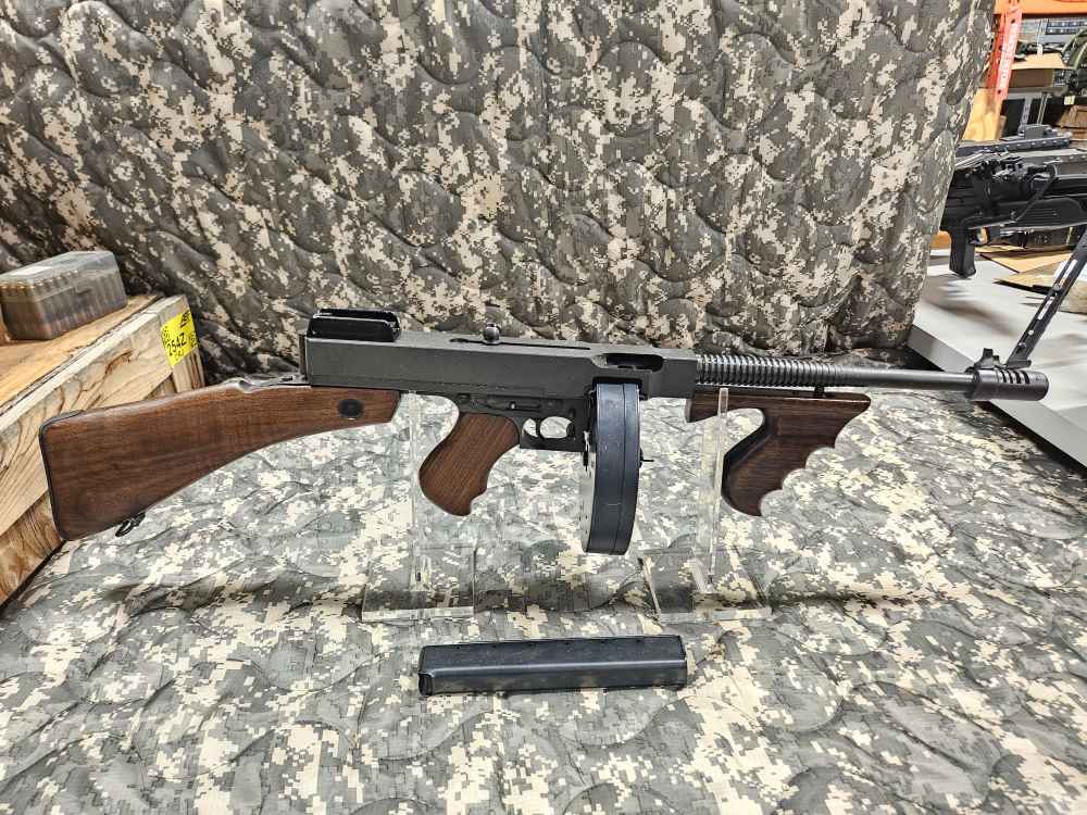1928A1 Thompson SMG Dummy Gun w/ Drum & Mag!-img-6