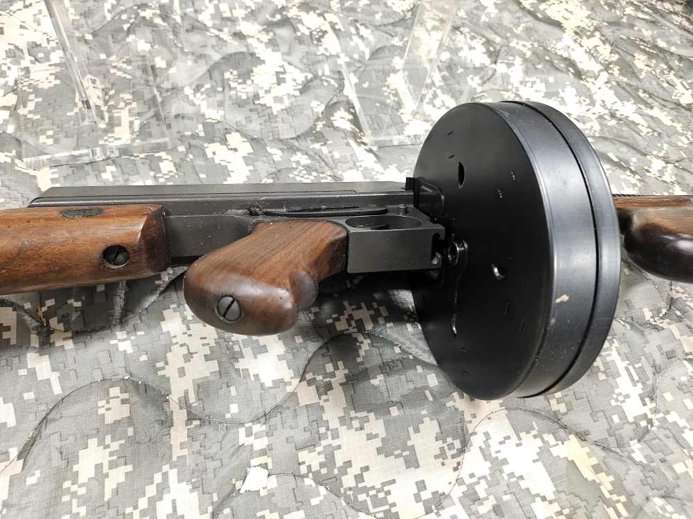 1928A1 Thompson SMG Dummy Gun w/ Drum & Mag!-img-11