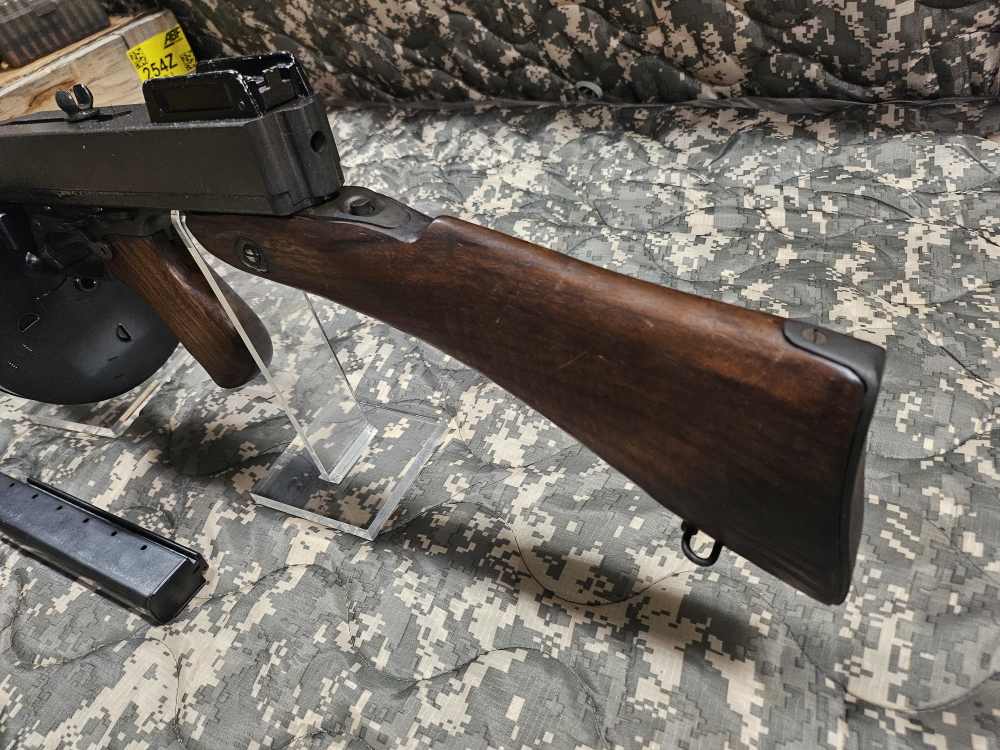 1928A1 Thompson SMG Dummy Gun w/ Drum & Mag!-img-3