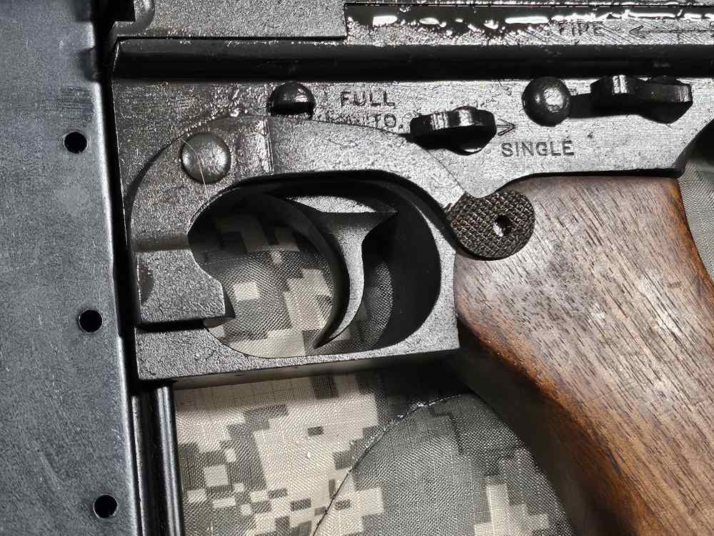 1928A1 Thompson SMG Dummy Gun w/ Drum & Mag!-img-14