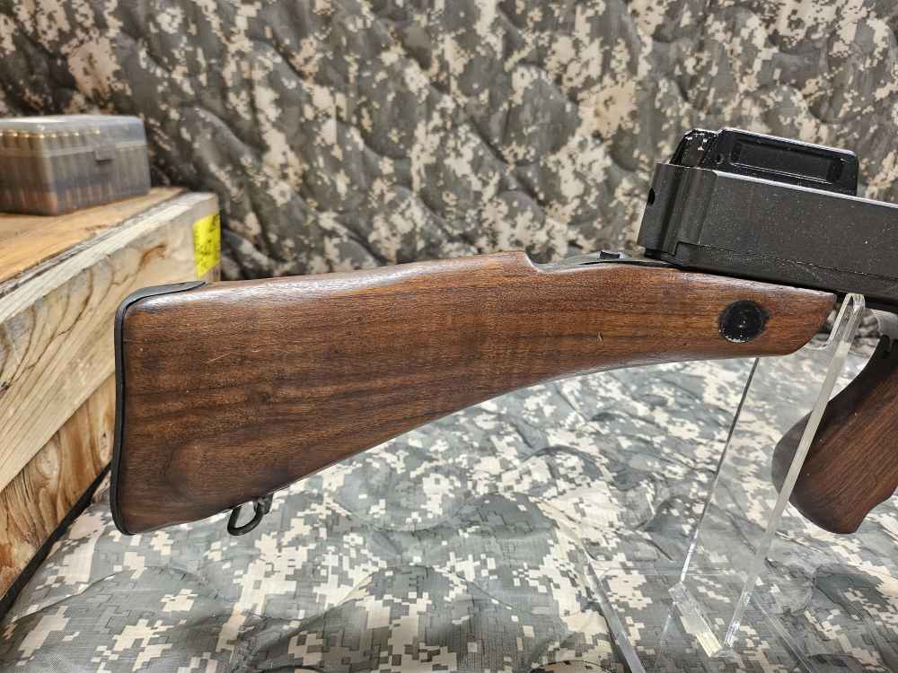 1928A1 Thompson SMG Dummy Gun w/ Drum & Mag!-img-7