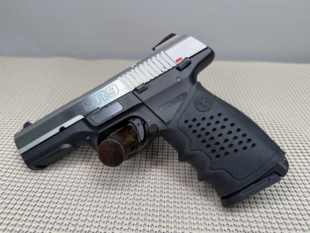 Ruger SR9 with a seventeen round magazine.-img-0