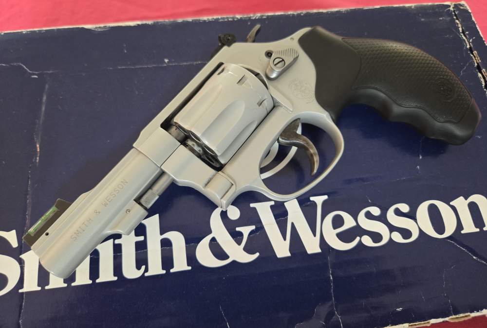 Smith & Wesson Model 317 Airlite Kit gun 3in Adj sights 8 shot .22lr-img-1
