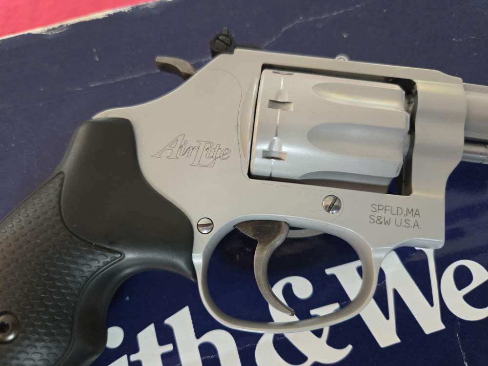 Smith & Wesson Model 317 Airlite Kit gun 3in Adj sights 8 shot .22lr-img-3