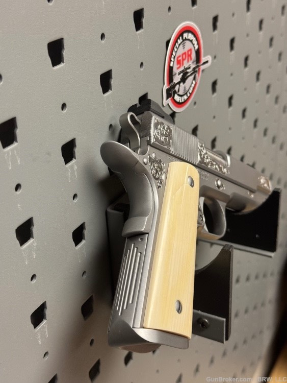 Nighthawk Custom Silver VIP Commander 9mm - Stainless Amazing-img-2