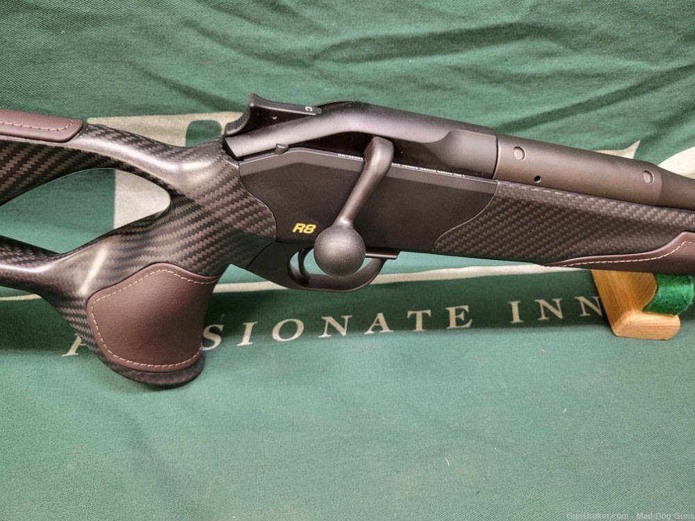 BLASER R8 ULTIMATE, R.H,  CARBON FIBER, LEATHER INSETS, ATZL TRIGGER.-img-1