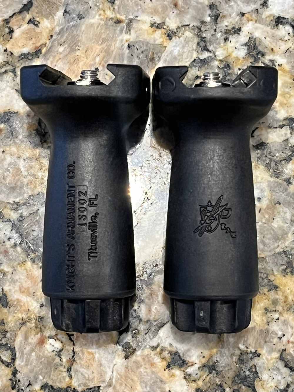 Knights KAC Stubby Broomstick Vertical Grip URX3.1-img-0