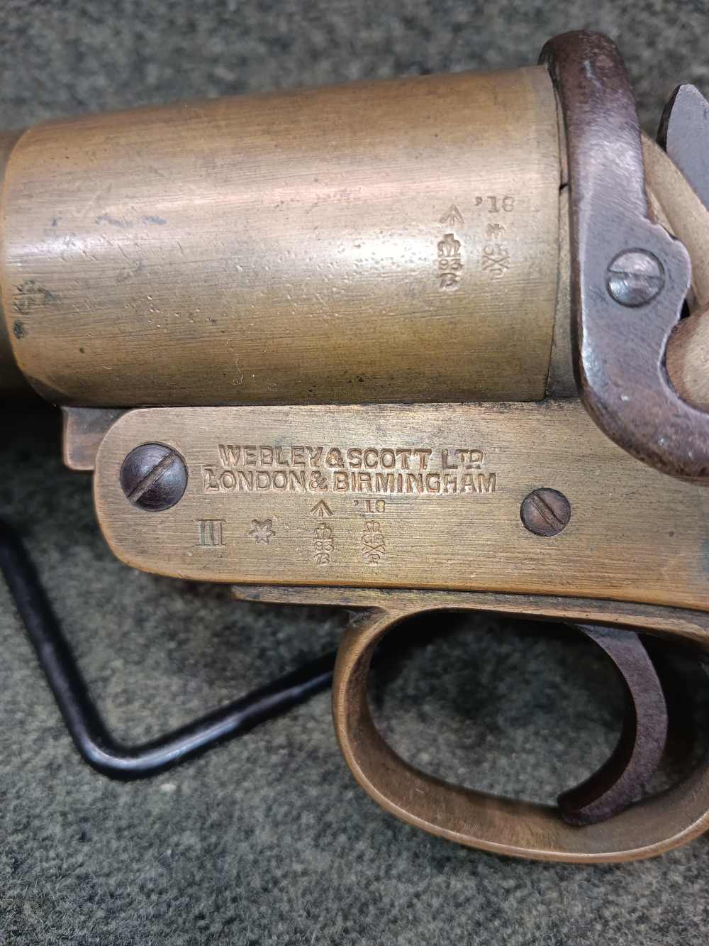 Original WWI British Webley & Scott No. 1 Mk III Signal Pistol-img-10