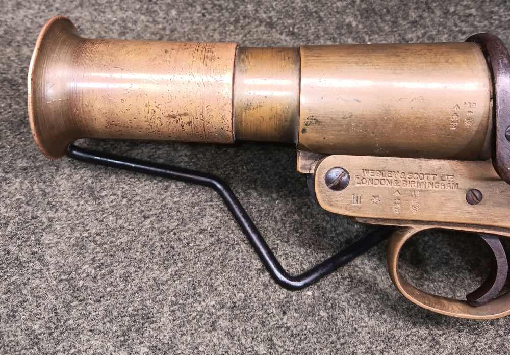 Original WWI British Webley & Scott No. 1 Mk III Signal Pistol-img-12