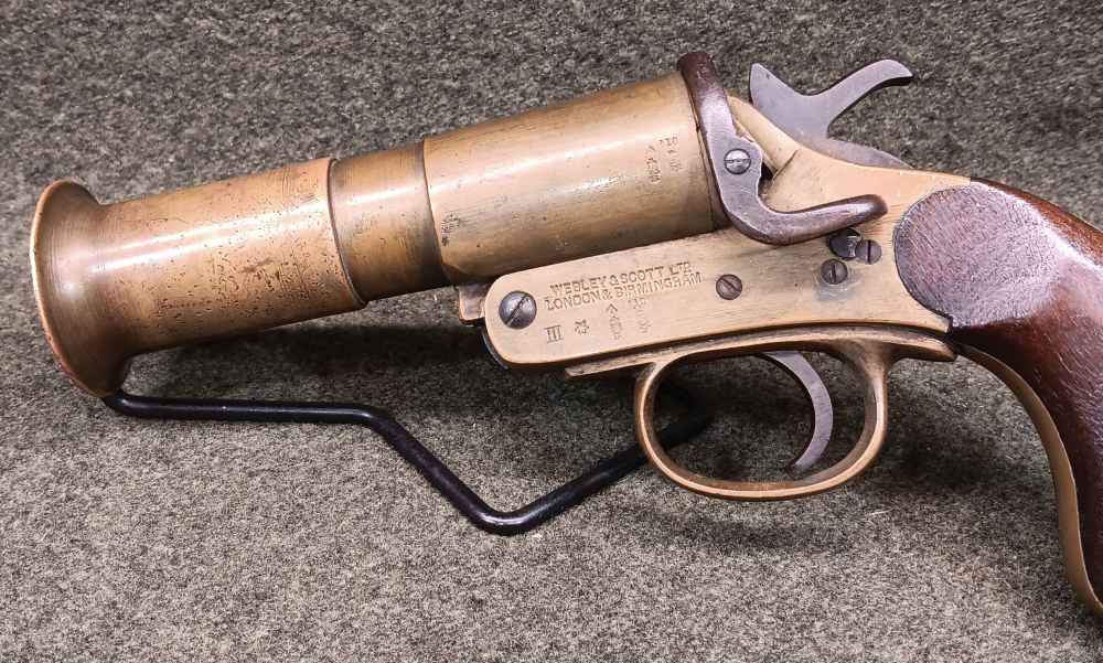 Original WWI British Webley & Scott No. 1 Mk III Signal Pistol-img-9
