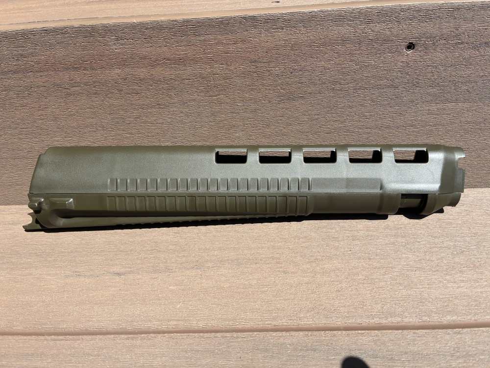 SIG SWISS MADE 550 / PE90 FACTORY GREEN HANDGUARD SET SG550 NEW ORIGINAL-img-0