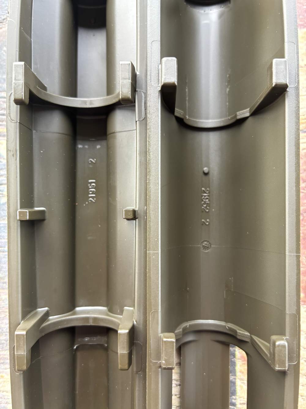 SIG SWISS MADE 550 / PE90 FACTORY GREEN HANDGUARD SET SG550 NEW ORIGINAL-img-3
