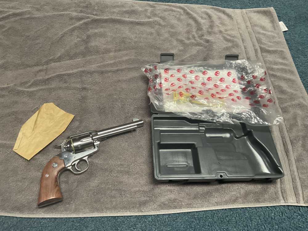 Ruger Vaquero Bisley 44 Mag 5.5" stainless  Old New stock 2000-2001-img-0