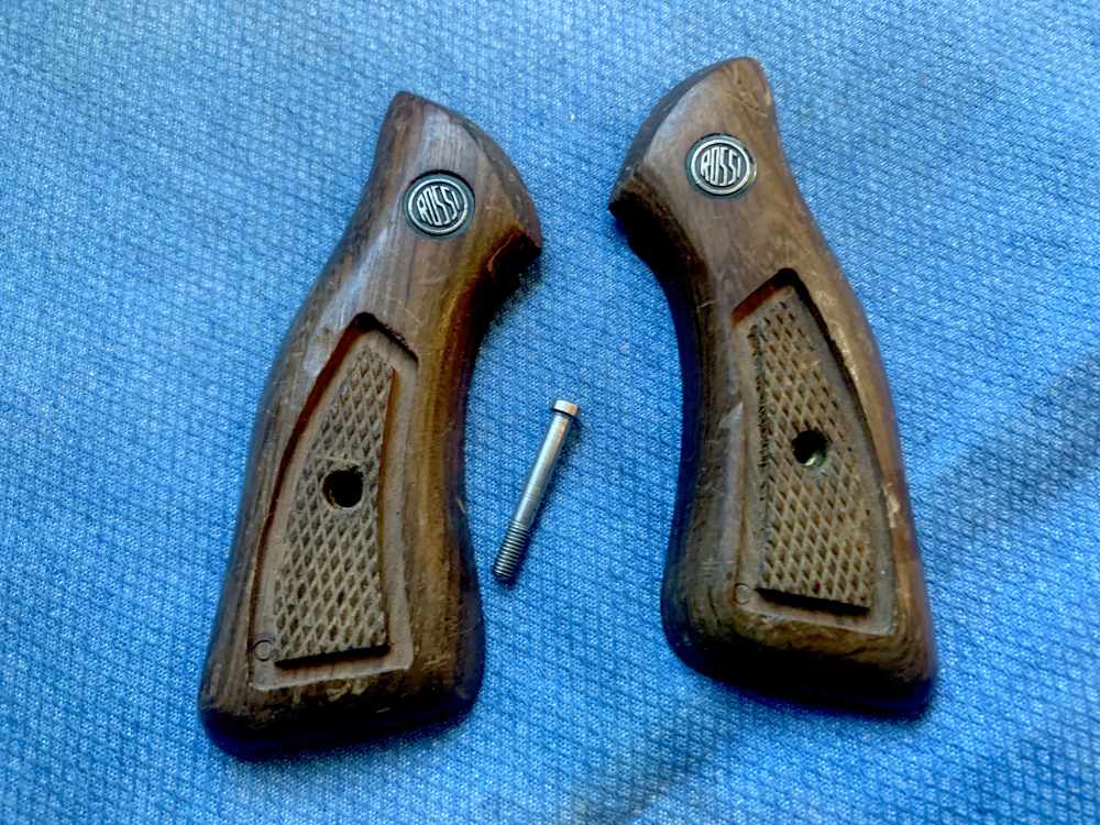 Rossi 885 Round Butt Revolver grips , used very good condition-img-0