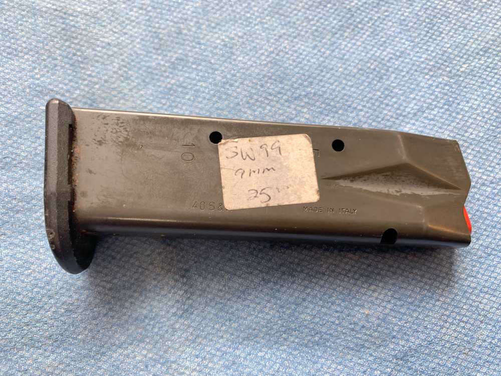Smith & Wesson SW99 12-round 40S&W magazine, used very good-img-1