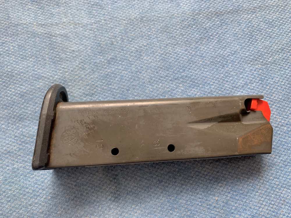 Smith & Wesson SW99 12-round 40S&W magazine, used very good-img-0