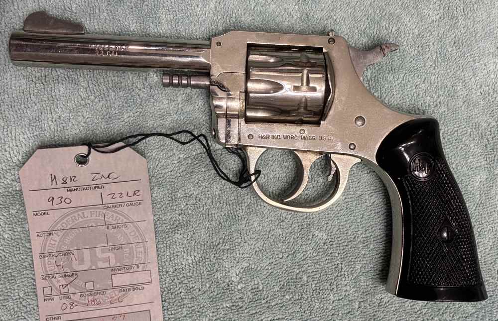 H&R 930 22 LR 4” Factory Nickel Finish  9 Shot VERY NICE-img-0