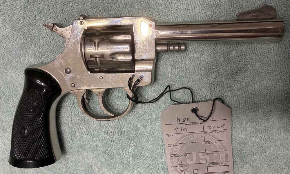 H&R 930 22 LR 4” Factory Nickel Finish  9 Shot VERY NICE-img-5