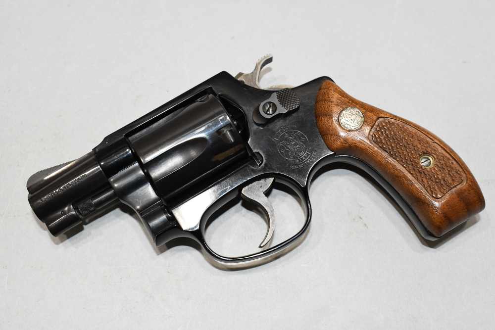 Nice Smith & Wesson S&W Model 37 Airweight 5 Shot Revolver 38 Spl 1983-img-5