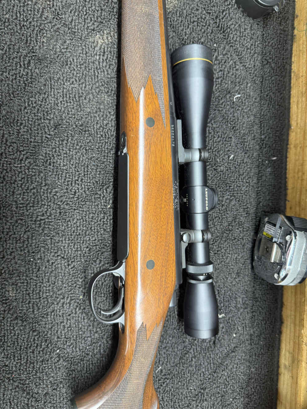 Remington 700 CDL W/ VX1 Leupold 3x9x40 .300 win mag-img-2