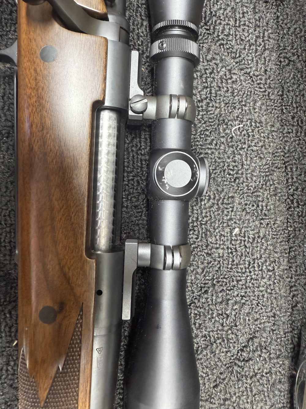 Remington 700 CDL W/ VX1 Leupold 3x9x40 .300 win mag-img-9