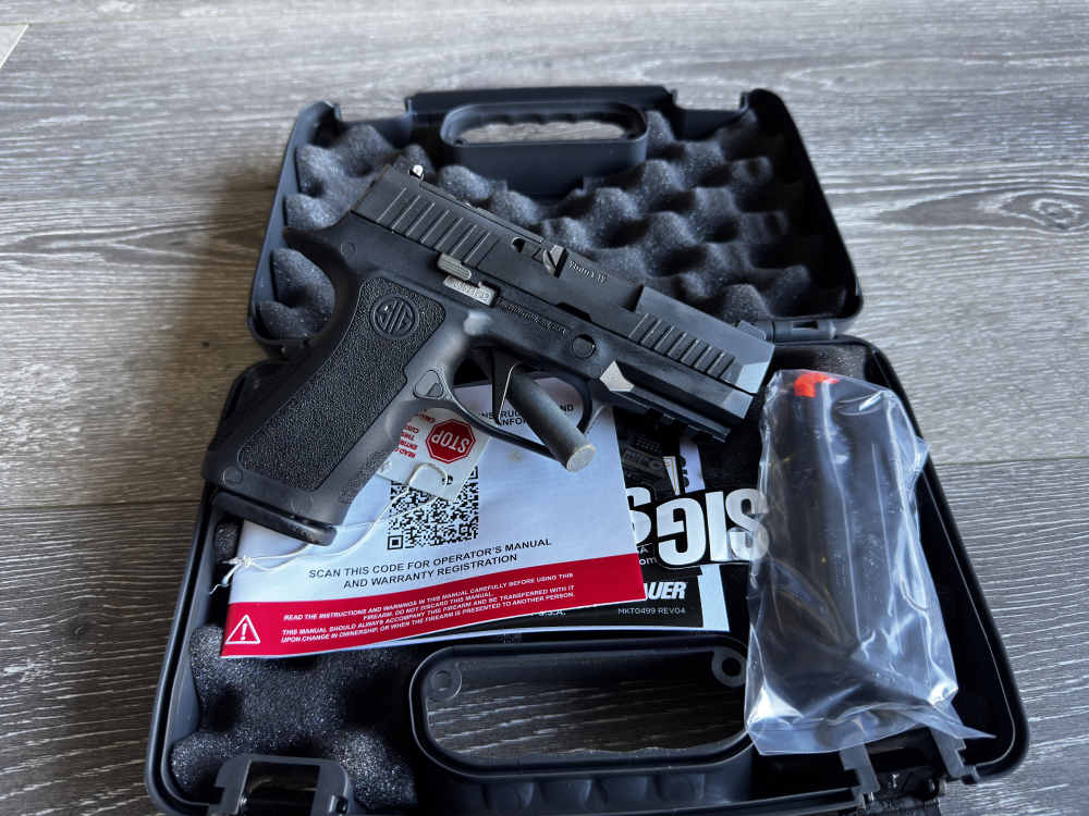 Sig Sauer P320 X Compact 9mm 320XC-9-BXR3P-R2 320XC Black-img-1