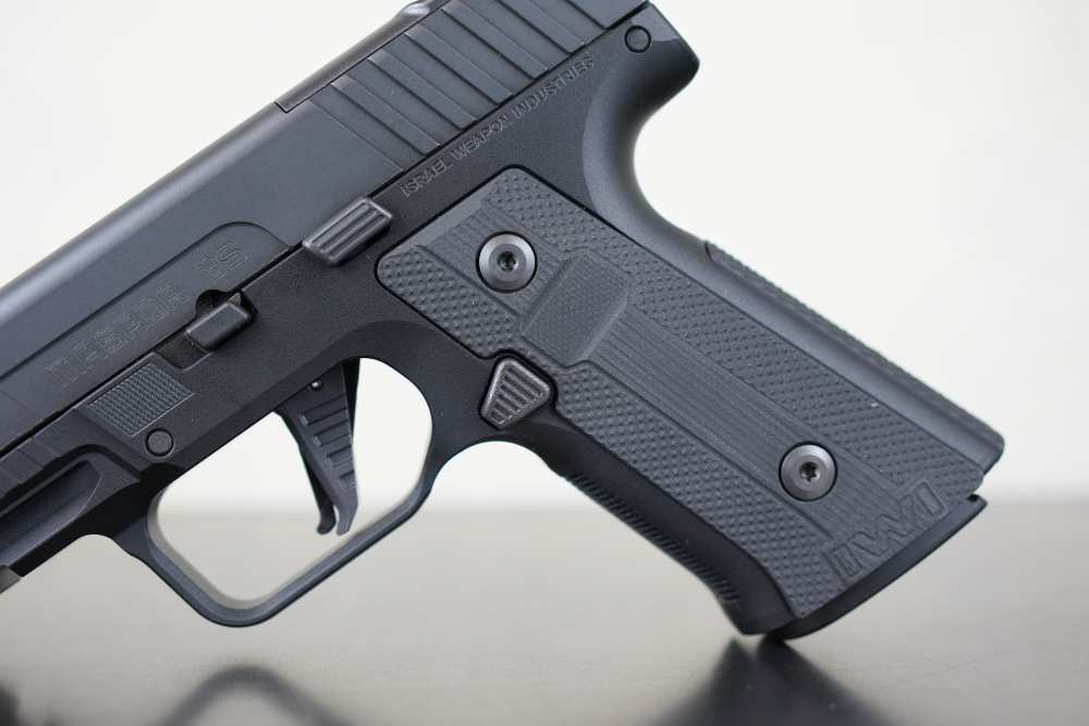 IWI Masada Slim Commander Elite – 9mm | Mischief Machine Aluminum Grip Modu-img-1