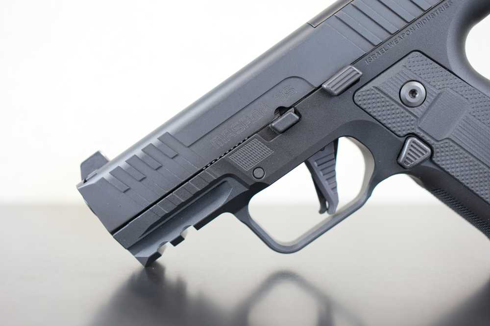 IWI Masada Slim Commander Elite – 9mm | Mischief Machine Aluminum Grip Modu-img-3