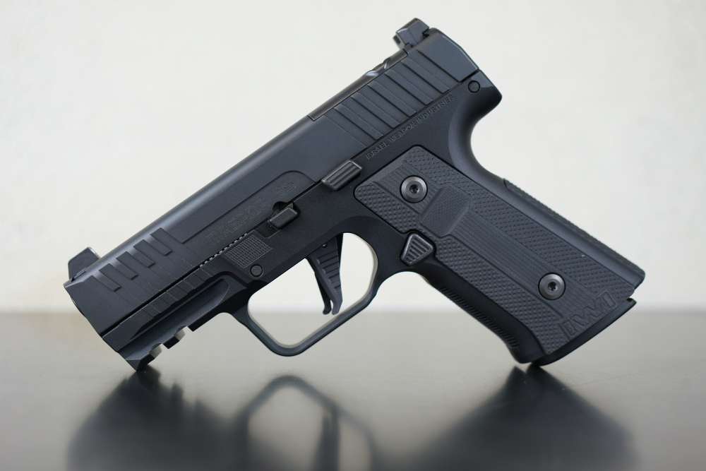 IWI Masada Slim Commander Elite – 9mm | Mischief Machine Aluminum Grip Modu-img-0