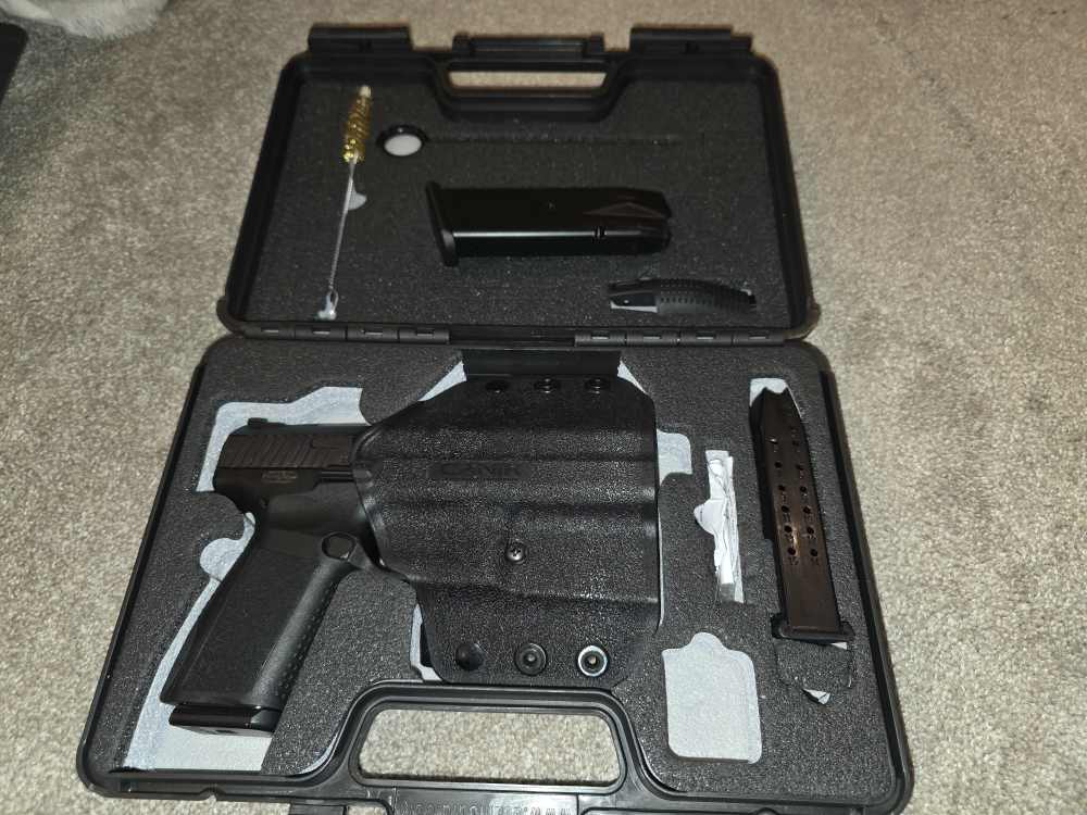Canik  TP9SF Elite. 9mm. Used. box and holster.3 magazines.-img-2