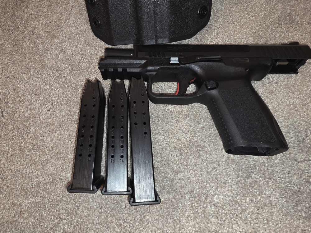 Canik  TP9SF Elite. 9mm. Used. box and holster.3 magazines.-img-1