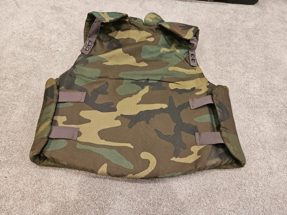 US Military Fragmentation vest, Like new. Large.-img-3