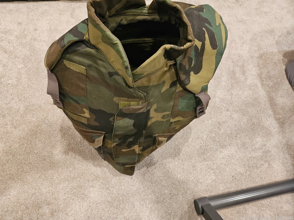 US Military Fragmentation vest, Like new. Large.-img-2