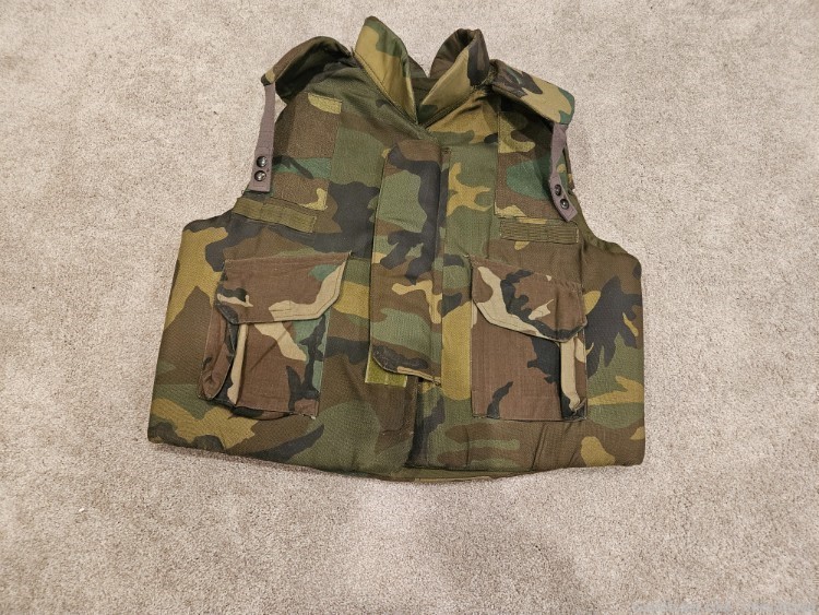 US Military Fragmentation vest, Like new. Large.-img-0
