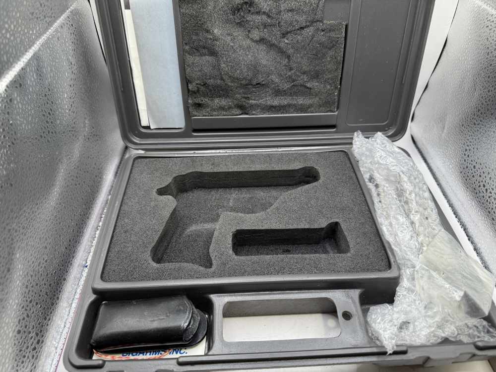 SIG SAUER P230SL .380 ACP 1995 German Case Factory Target Docs 4 mags -img-12