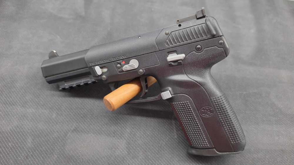 FNH FN Five Seven IOM W/ 3 Mags, Original Case -img-1