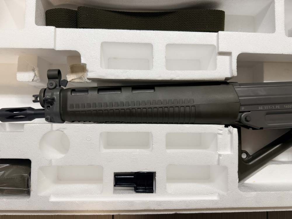 SIG 551-P - Original Swiss - Rare Variant - Original Box-img-3