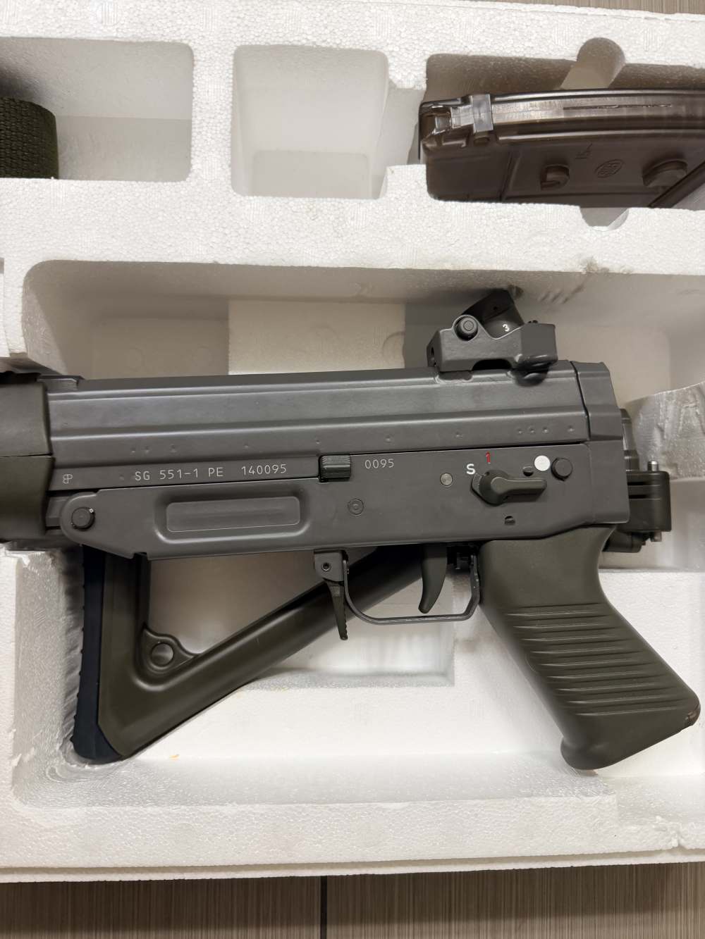 SIG 551-P - Original Swiss - Rare Variant - Original Box-img-1