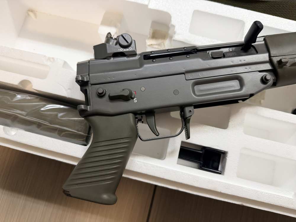 SIG 551-P - Original Swiss - Rare Variant - Original Box-img-5