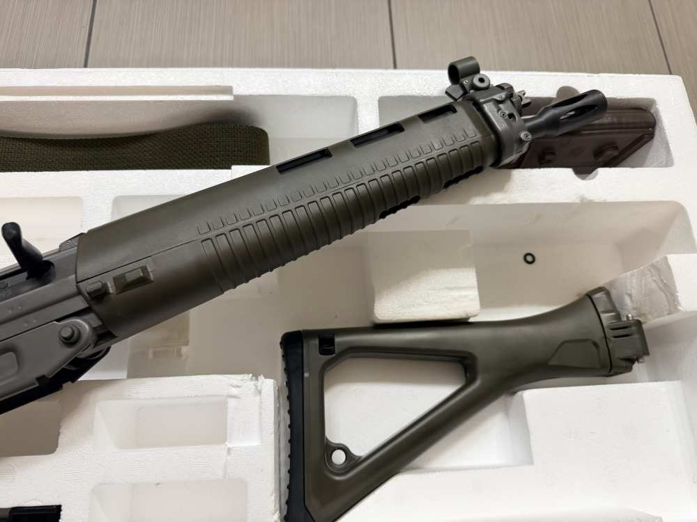 SIG 551-P - Original Swiss - Rare Variant - Original Box-img-6