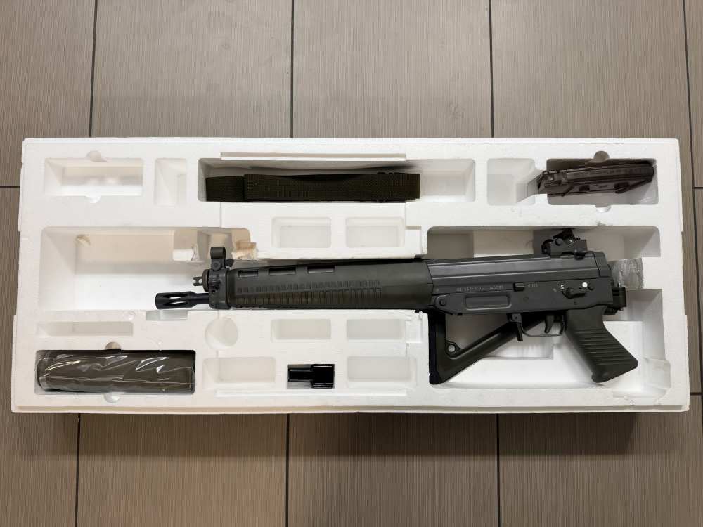 SIG 551-P - Original Swiss - Rare Variant - Original Box-img-0