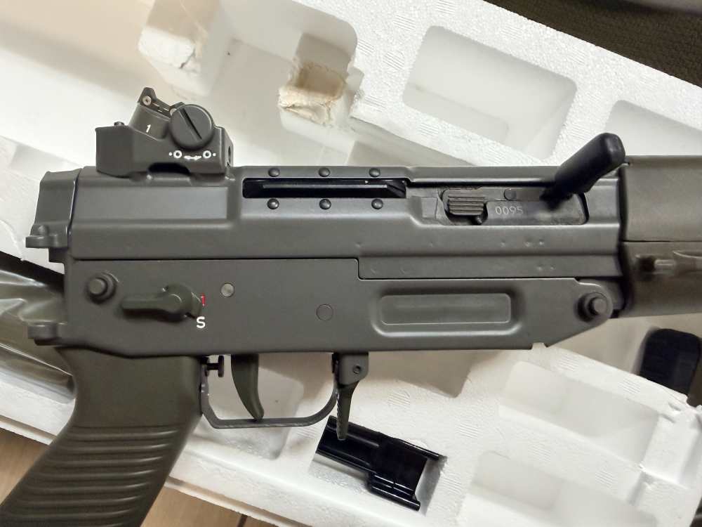 SIG 551-P - Original Swiss - Rare Variant - Original Box-img-7