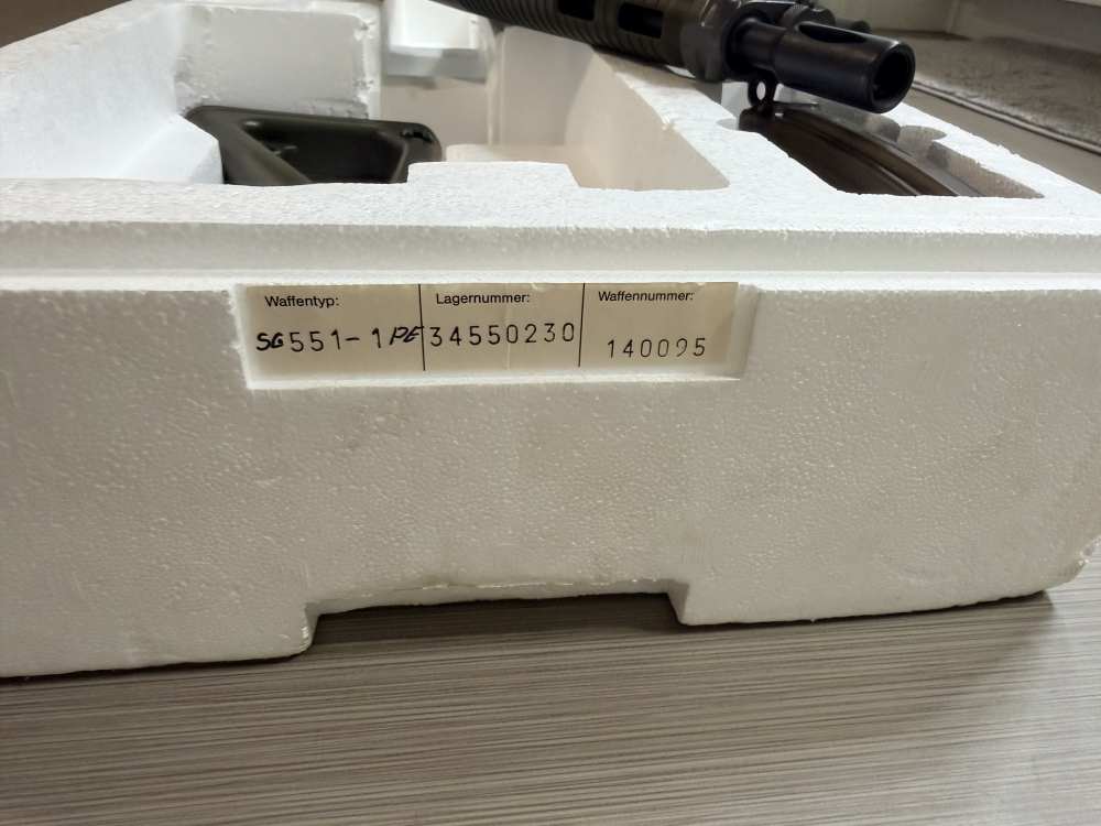 SIG 551-P - Original Swiss - Rare Variant - Original Box-img-8