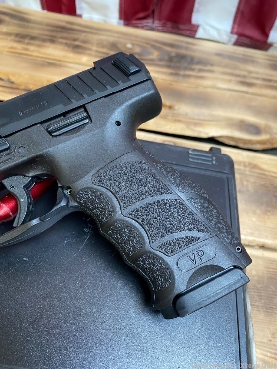 *Brand New* 4" H&K VP9 w/ 2x 17 Rd Mags & Original Case-img-4