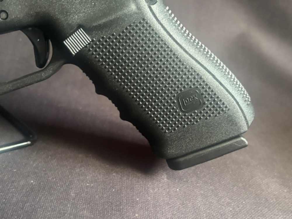 Glock 40 Gen 4 MOS 10mm Meprolight Red Dot and Iron Sights.-img-2