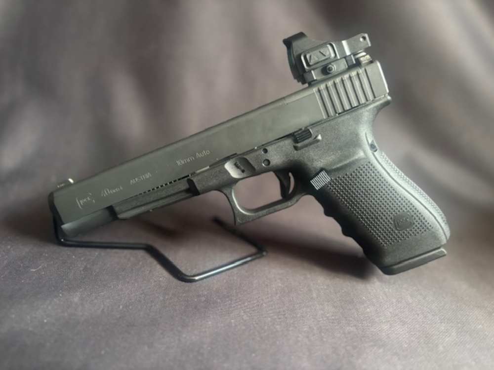 Glock 40 Gen 4 MOS 10mm Meprolight Red Dot and Iron Sights.-img-1