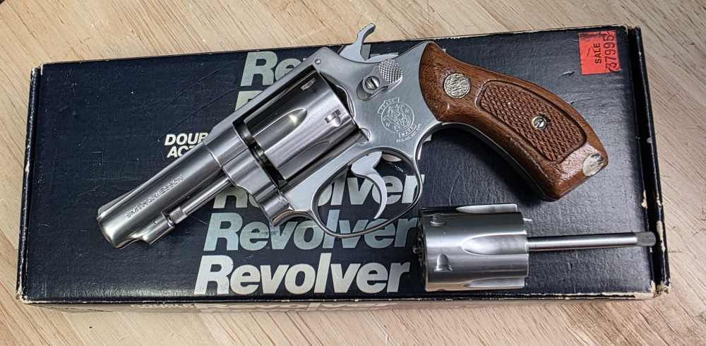 Smith & Wesson Model 650 .22 MRF W/ .22LR Cylinder & Original Box-img-0
