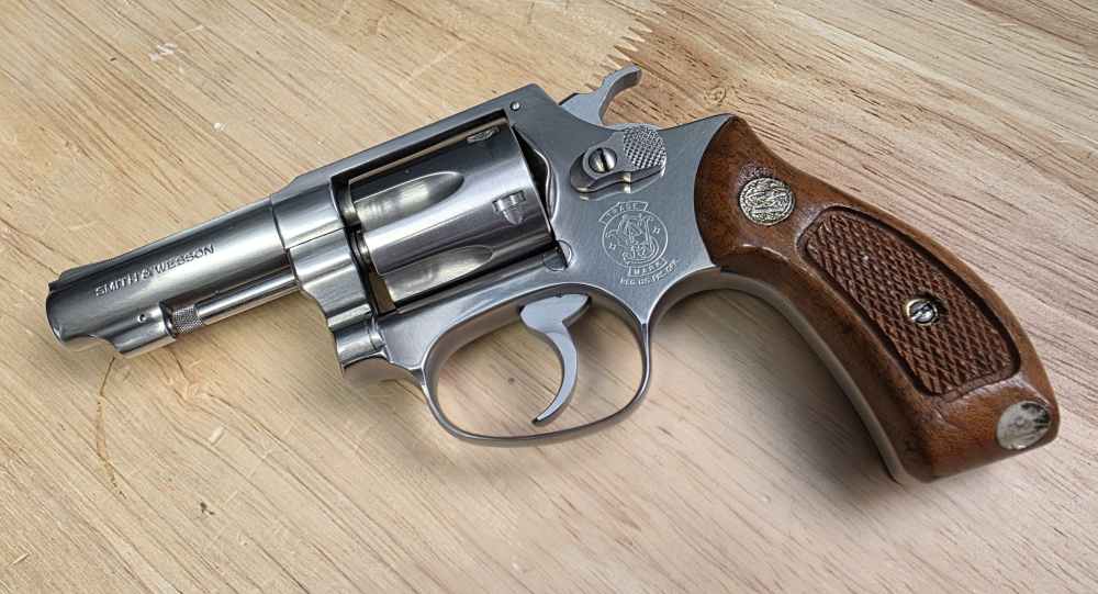 Smith & Wesson Model 650 .22 MRF W/ .22LR Cylinder & Original Box-img-1