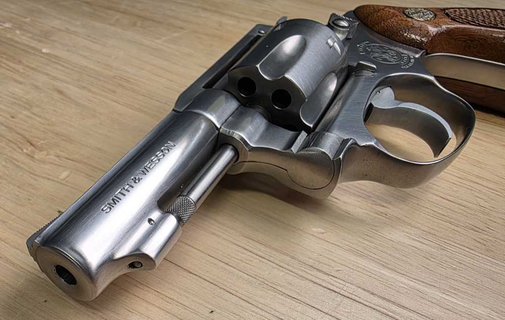 Smith & Wesson Model 650 .22 MRF W/ .22LR Cylinder & Original Box-img-4