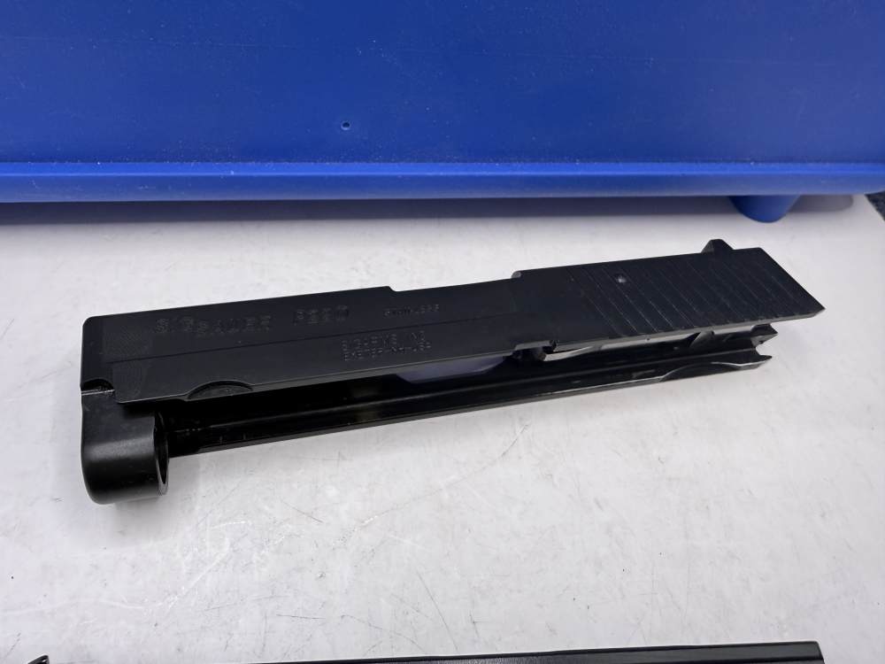 SIG Sauer P220 .45 ACP MINT CONDITION German Frame Matching Box, Papers etc-img-20